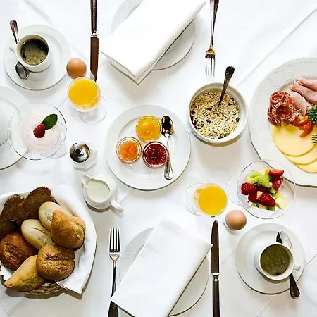 Hotel Hirsch 3*